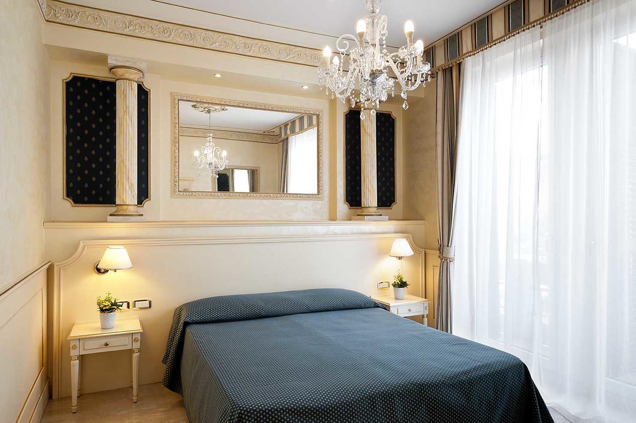 Nouvel Hotel Des Bains Pesaro Esterno foto