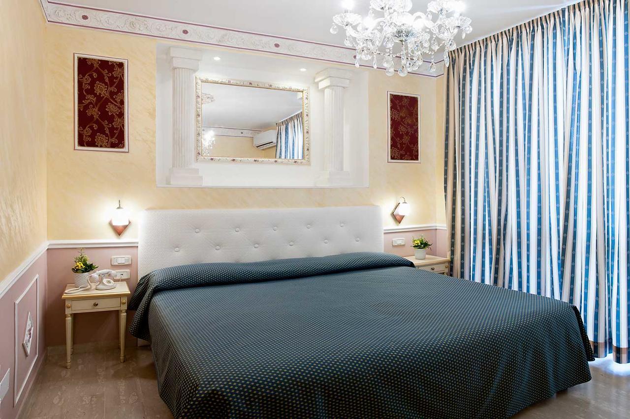 Nouvel Hotel Des Bains Pesaro Esterno foto